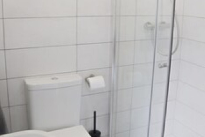 Room 5 of 16