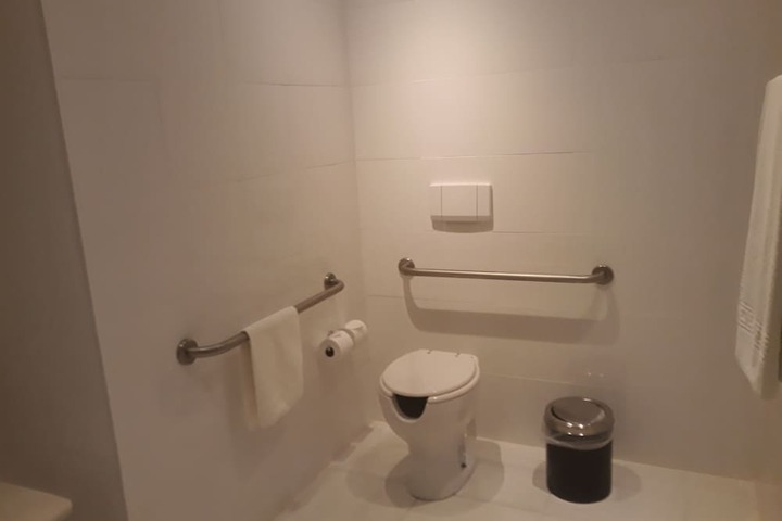 Room 35 of 72