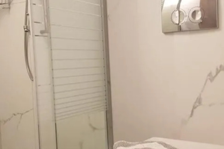 Room 7 of 18