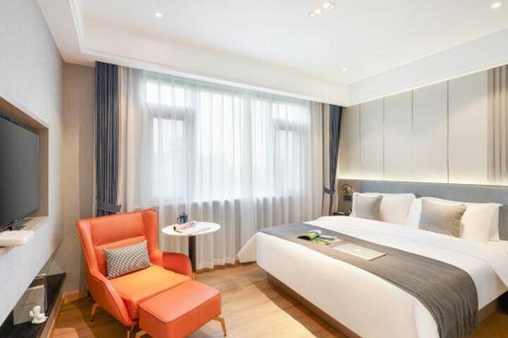 Jingshang Tianhong Hotel (Hengdian Dream Valley)