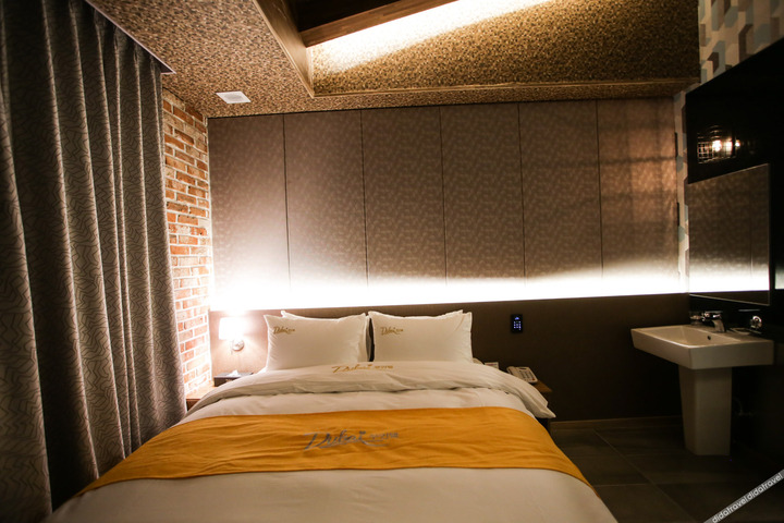 Room 48 of 91