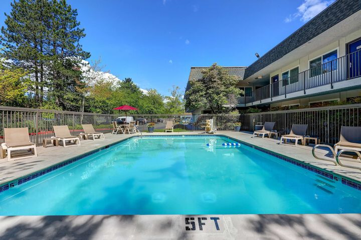Hotel with Pool