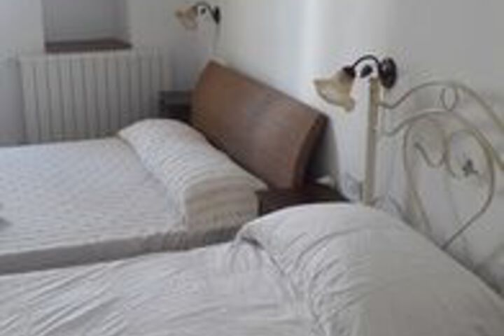 Room 8 of 25