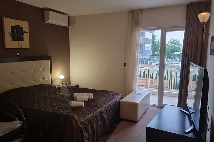 Room 8 of 37