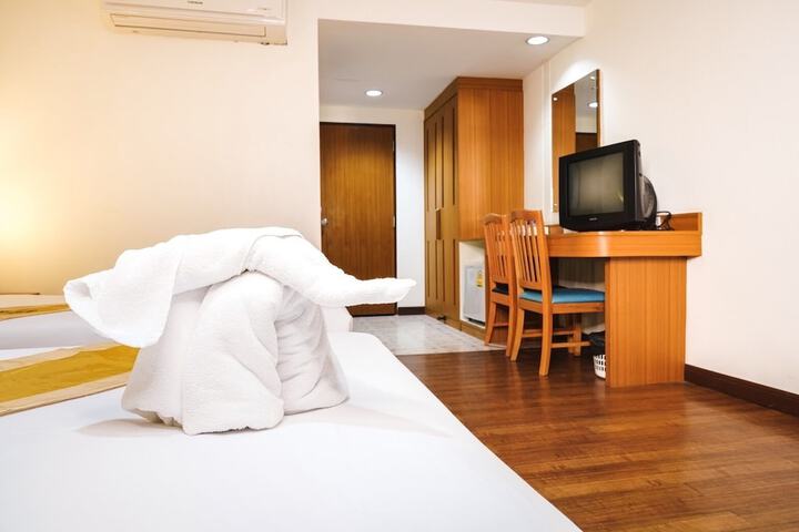 Room 16 of 33