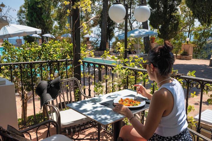 Dining 68 of 154