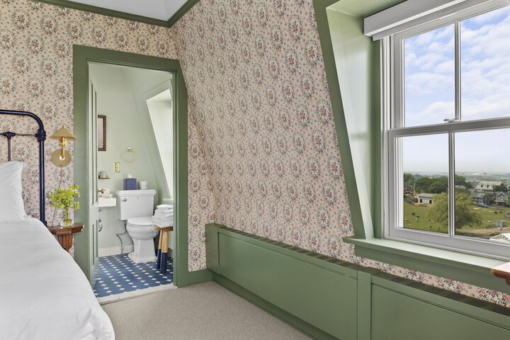Room 10 of 64