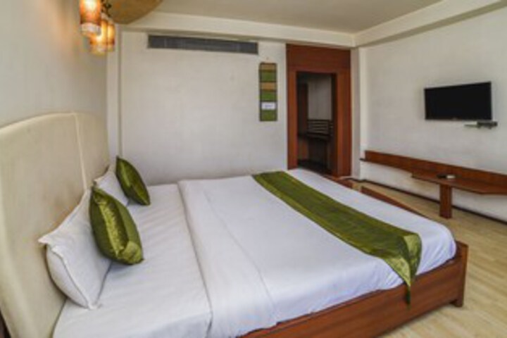 Room 6 of 38