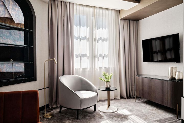 Room 10 of 80