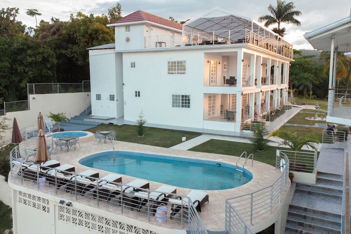 Pool 21 of 28