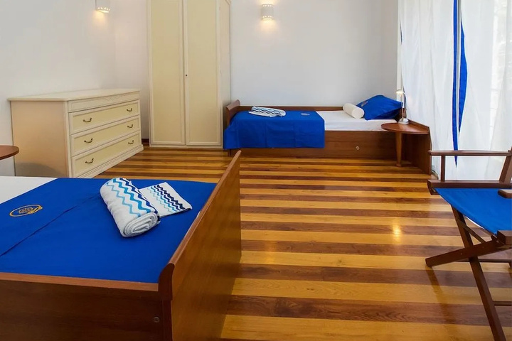 Room 4 of 15
