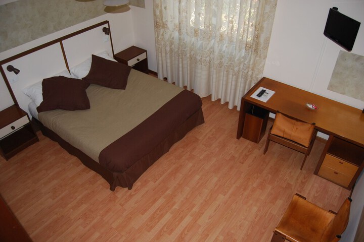 Room 6 of 33
