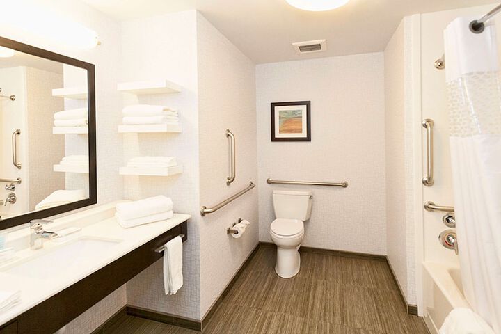 2 Queen Beds Mobility Accessible with Tub (3 of 11)