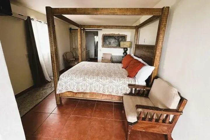 Room 7 of 10
