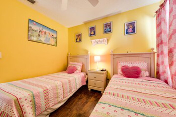 Room 136 of 272