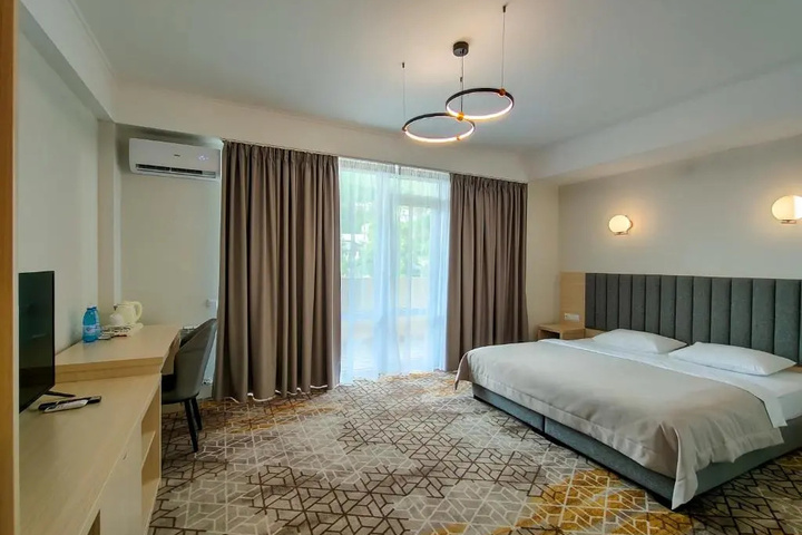 Room 4 of 13
