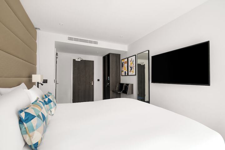 Room 8 of 61