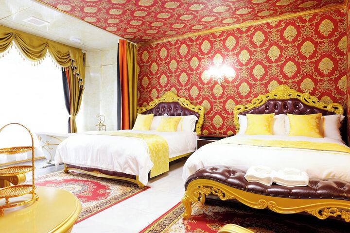 Room 46 of 185