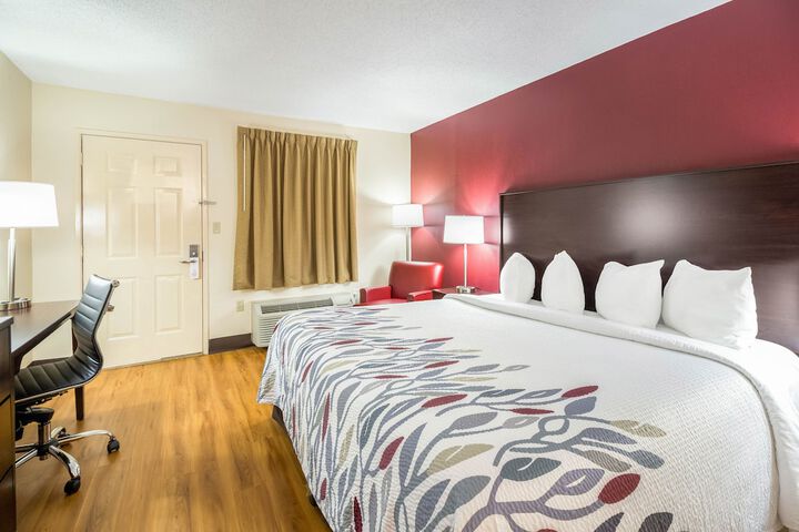 Deluxe 1 King Bed (6 of 14)