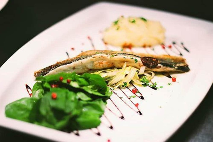Dining 48 of 60