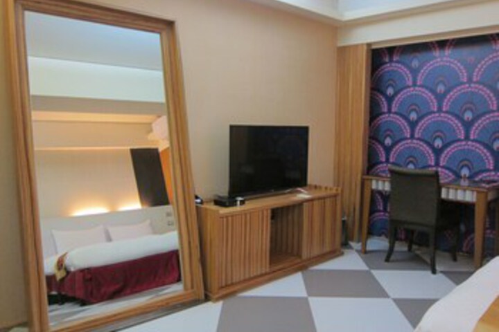 Room 33 of 91