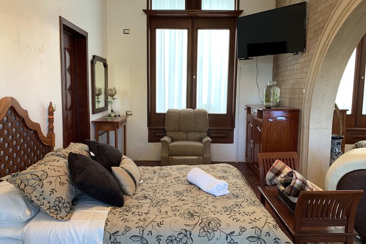 Room 20 of 230
