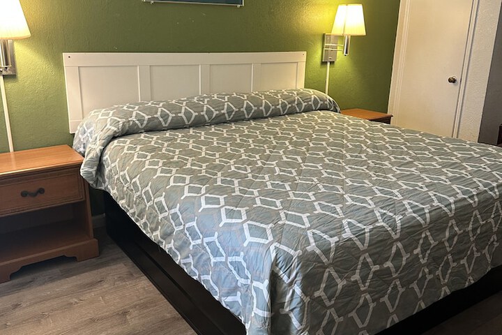 Room 11 of 20