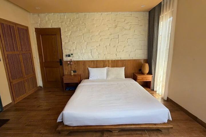 Room 12 of 18