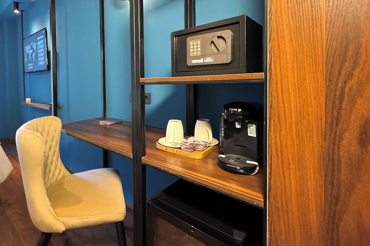 Room 25 of 104
