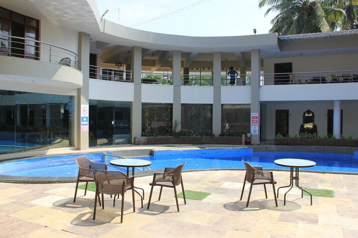 Pool 30 of 39
