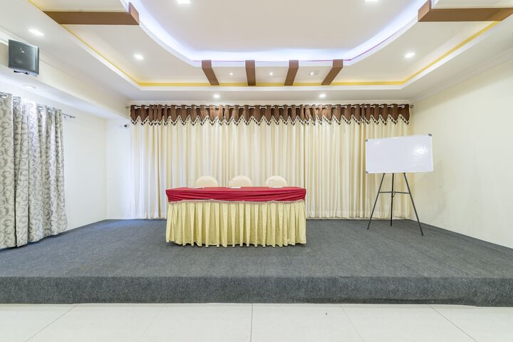 Ballroom/Hall 38 of 41