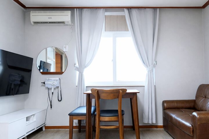 Room 37 of 71