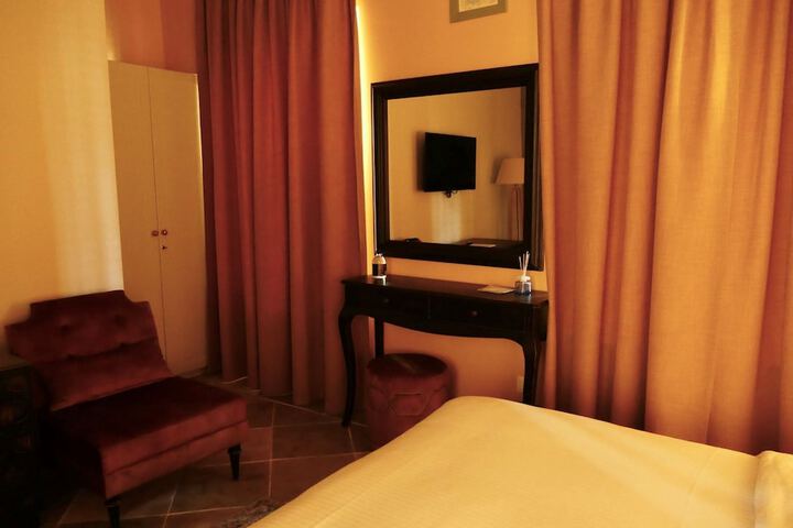 Room 17 of 97