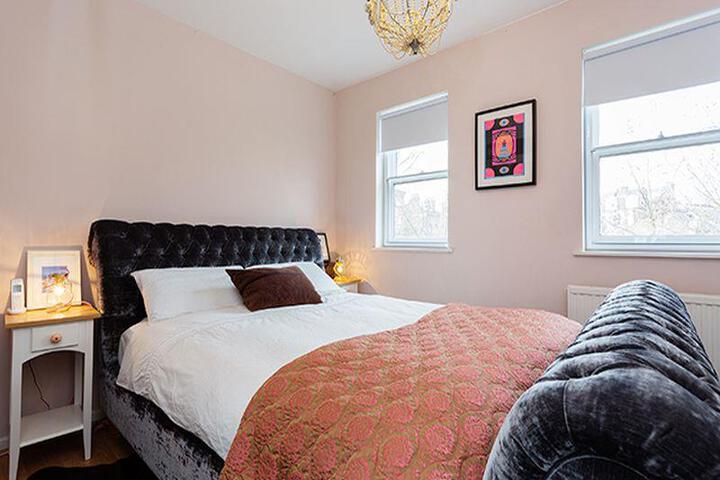 Room 4 of 5