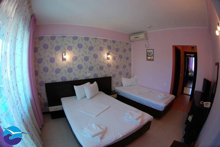 Room 28 of 49