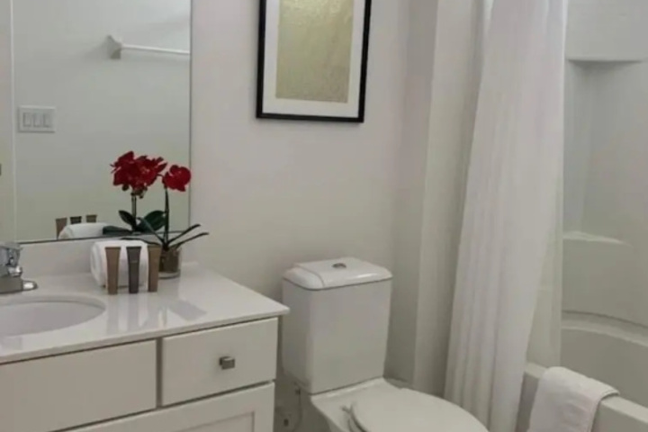 Room 8 of 16