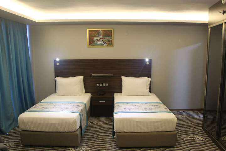Room 9 of 34