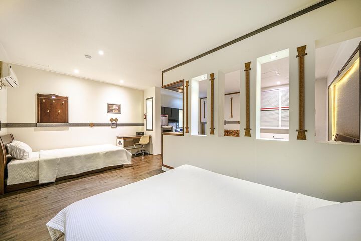 Room 44 of 58