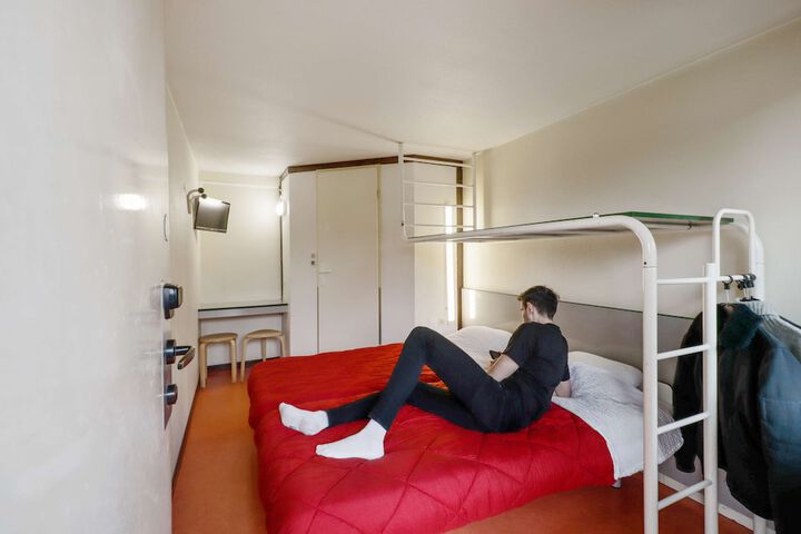 Room 14 of 34