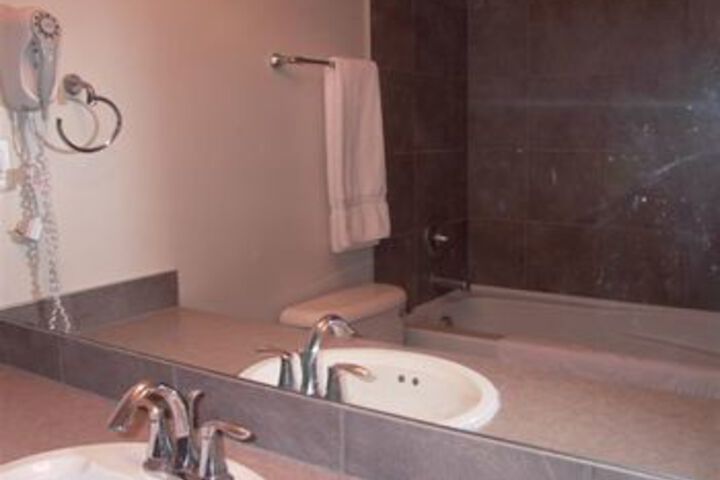 Room 4 of 10