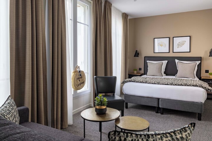 Room 33 of 50