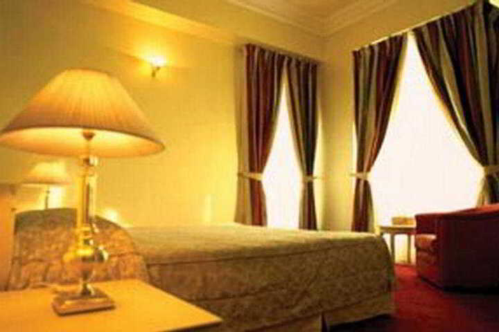 Room 6 of 10