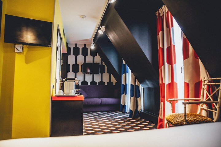 Room 30 of 50