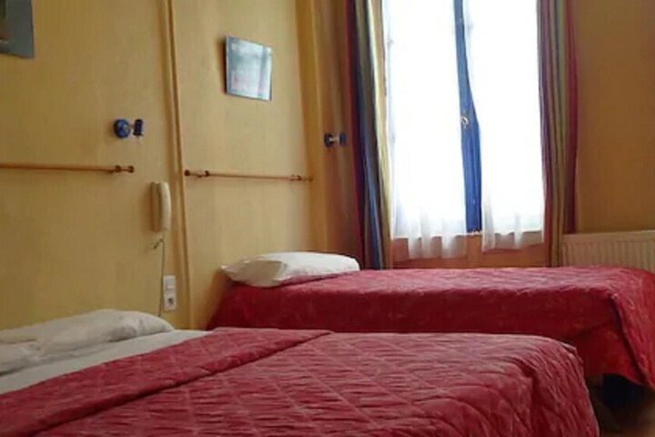 Room 4 of 15