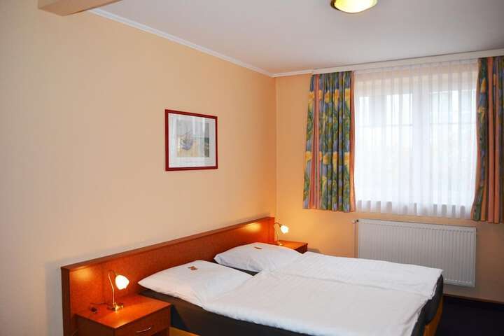 Room 8 of 38