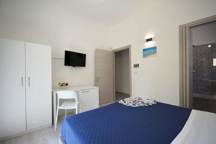 Room 12 of 42