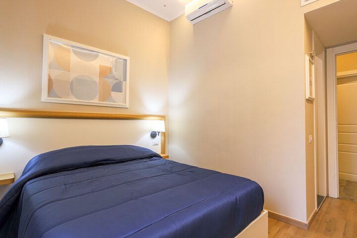 Room 18 of 33