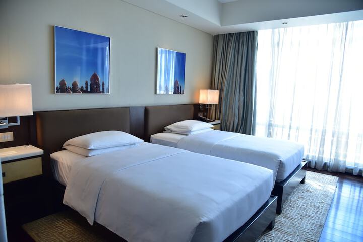 Room 26 of 143