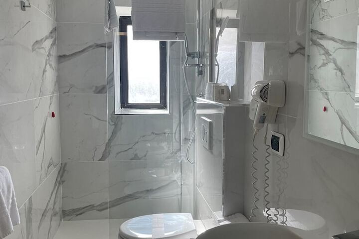 Room 16 of 22