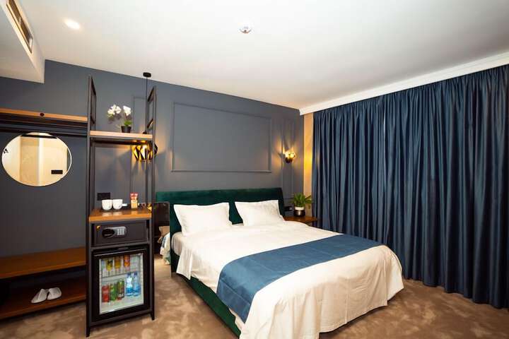 Room 30 of 47